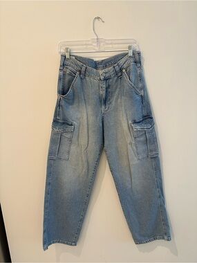 GAP Mid Rise ‘90s Loose Cargo Jeans in Light Indigo